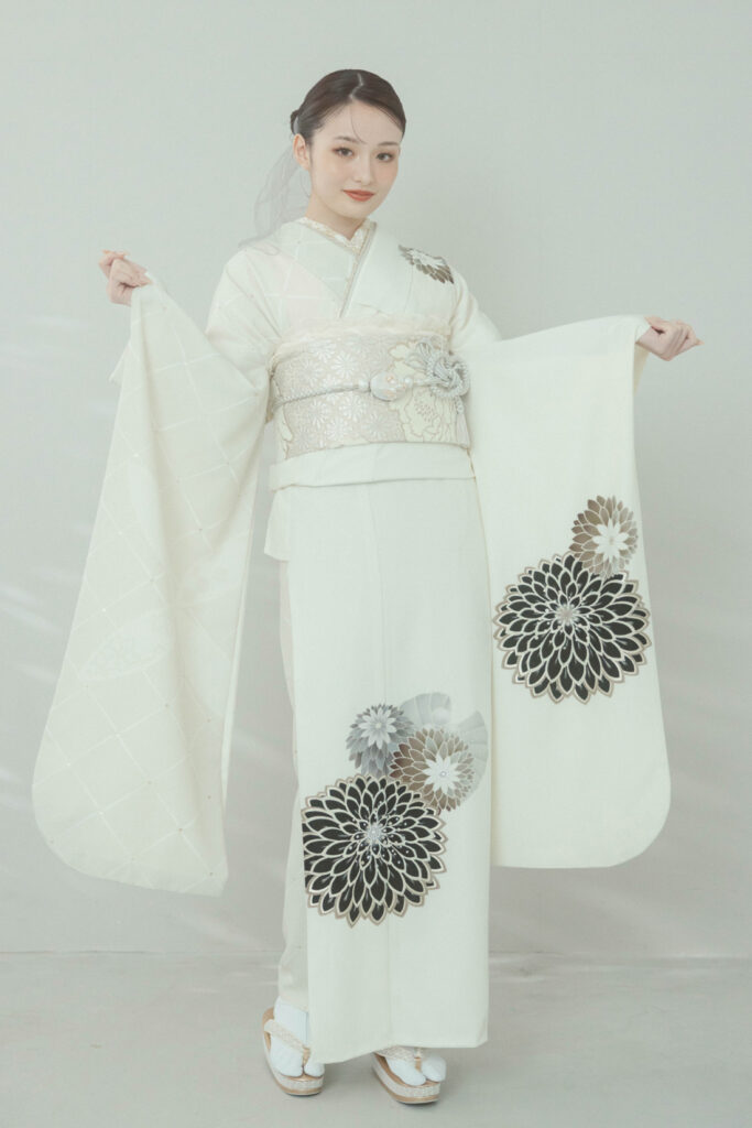 玉城ティナ×紅一点 大菊×白