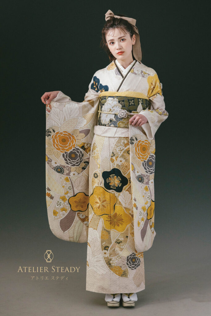 クリーム地大梅 黒と金