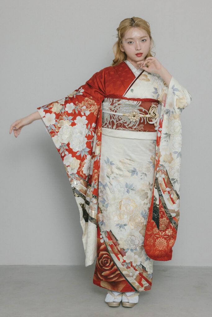 白地に赤 バラと桜