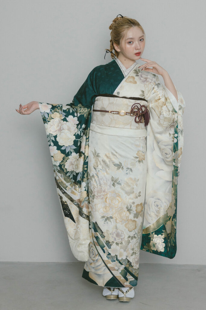 白地に緑 バラと桜